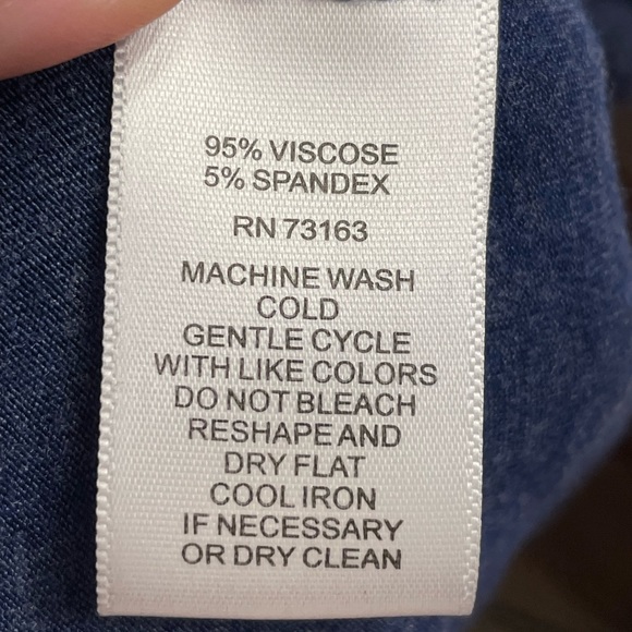 Cable & Gauge Blue tunic with cute pockets and zipper - Picture 6 of 6